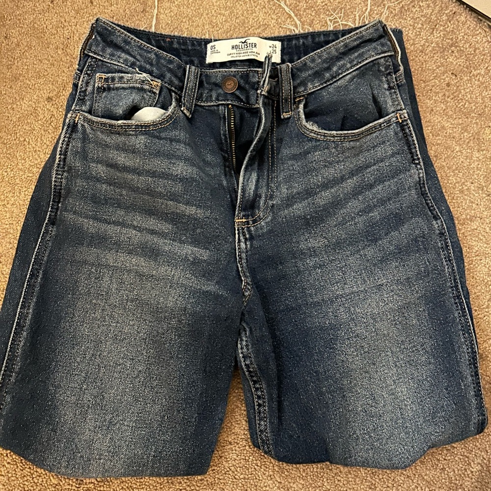 hollister mom jeans!